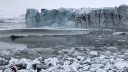 captan glaciar cuando colapsa y crea olas en islandia