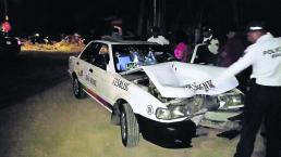 Taxista enviste a dos mujeres