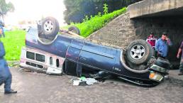 Camioneta volcada Edomex Toluca Personas heridas