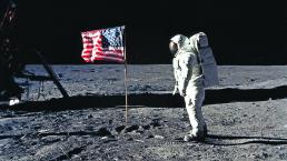 La bandera de Estados Unidos sigue en pie Desmienten mitos de viaje a la Luna