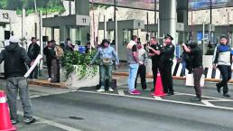 manifestantes protestan toman casetas cobran peaje agreden trabajadores cajeros toluca