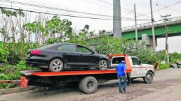 abandonan auto con todo y cadáver