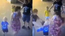 Mujer apuñala en el rostro a un niño de tres años