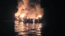 barco buceo California incendio