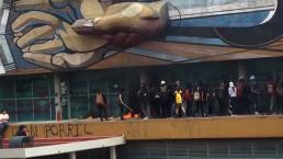 Encapuchados vandalizan la Rectoría de la UNAM en Ciudad Universitaria