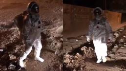 astronauta denuncia ciudadana video viral marte artista simulación calles deplorables baches cráteres 
