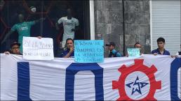 Aficionados de Cruz Azul protestan en La Noria