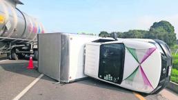 camioneta panaderos repartidores pan exceso de velocidad vuelcan carretera toluca-atlacomulco almoloya de juárez