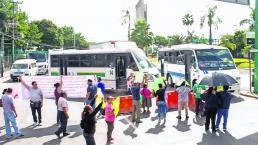 bloquean comerciantes desalojo en Morelos