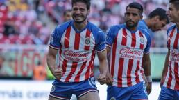 Briseño festeja un gol con las Chivas
