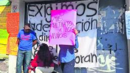 Familiares mantienen bloqueo en primaria del Edomex; exigen destitución de docentes