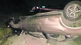 chofer camioneta muere prensado volcadura accidente automovilístico méxico-acapulco