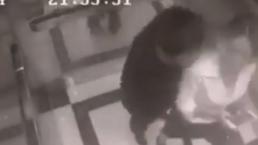 Acosador ataca a mujer y recibe una golpiza en un elevador