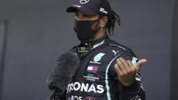 Lewis Hamilton se lleva la pole en Silverstone