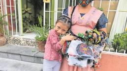 Lupita y Monse se divierten mientras acompañan a su  mamá a vender artesanías en Morelos