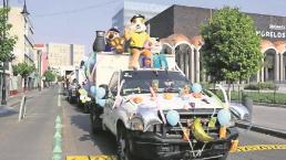 Trabajadores de limpia pública realizan desfile con motivo del Día del Niño en el Edomex