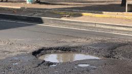 Reportan bache en la Calzada Ignacio Zaragoza, en Iztapalapa