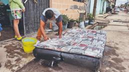 Damnificados por inundación en Ixtapaluca aún no reciben ayuda, les dan una torta y cloro 