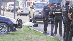 Camión de gas embiste a biker en la Toluca-Palmillas, el gasero se dio a la fuga