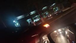 Conductor choca auto de lujo contra estación de Mexibús y huye, iba alcoholizado