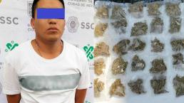 Detienen a hombre en posesión de varias bolsas de aparente marihuana en la CDMX