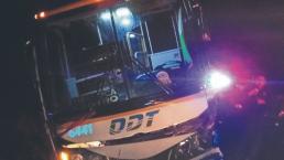 Autobús impacta y lanza al barranco a dos automovilistas en Edomex, no sobrevivieron 