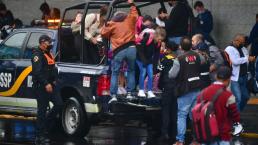 Viajeros se solidarizan con papás de niños con cáncer que bloquearon el aeropuerto, CDMX