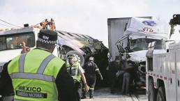 Dos hombres quedaron cercenados al arrollarlos un camión en la México-Querétaro