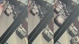 Video capta la muerte de dos asaltantes en moto tras chocar contra un taxi, en Cuernavaca