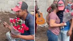 Albañil le propone matrimonio a su amada en la obra y con ayuda de chalanes, en Honduras 