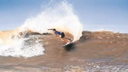 El surfista mexicano Jhony Corzo buscará el título del World Surf League en Oaxaca