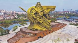 Tras fuertes críticas, China gastará millonada para desplazar estatua gigantesca de bronce
