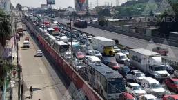 Damnificados por las fuertes lluvias en Ecatepec bloquean la autopista México-Pachuca
