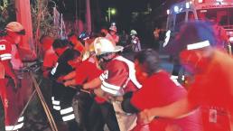 Autoridades de Morelos rescatan a hombre que cayó en barranco de 15 metros