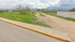 Hallan cadáver encobijado en Chalco, tenía la cara ensangrentada y le faltaba una oreja