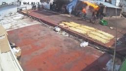 Cocinero sale herido por explosión de gas acumulado en mercado de Morelos
