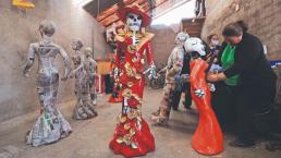 Artesanos del Edomex preparan la tradicional Catrina para el Día de Muertos