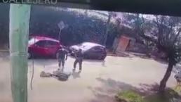 Video capta brutal asalto a una chica de prepa en Cuernavaca, le dispararon