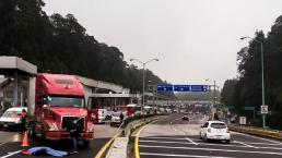 Fallece hombre al intentar cruzar autopista de Ecatepec, responsable se escapa