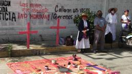 Familiares de mujeres víctimas de feminicidio en Chimalhuacán colocan cruces