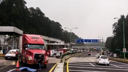 Hombre que caminaba por orilla de carretera es embestido por automovilista, en Morelos