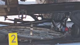 Llantas de camión apachurran la vida de albañil que iba en su bicicleta, en Edomex