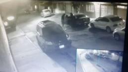 Video capta asalto a novios en Coacalco, en segundos se llevaron su auto