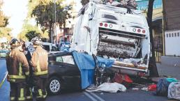 Trabajador muere mutilado a sus 18, tras ser atropellado contra camión de basura en CDMX