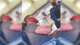 Hombre de EU es expulsado de avión por usar una tanga de mujer como cubrebocas