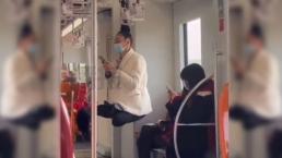 Acróbata rusa causa furor en Internet al colgarse con su cabello en el Metro de China