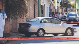Chocan automóvil y ejecutan a su conductor desde un taxi, en Cuernavaca