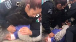 Captan en video a policías sometiendo brutalmente a abuela comerciante, en Pachuca