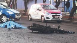 Menor de edad cae de moto con su abuelo y lo ve morir aplastado, en Iztapalapa