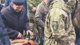 “Lo hago por mis nietos”, abuelito se une al ejército de Ucrania tras  invasión de Rusia
